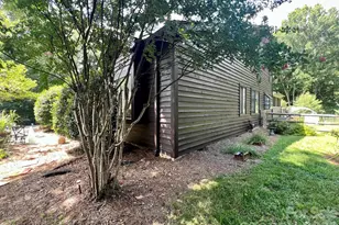 200 Foxlair Ct, Matthews, NC 28105 - Photo 4