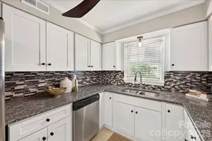 1700 Roxborough Rd, Charlotte, NC 28211 - Photo 16