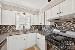 1700 Roxborough Rd, Charlotte, NC 28211 - Photo 18