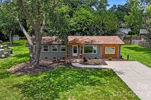 4219 Tipperary Pl, Charlotte, NC 28215 - Photo 2
