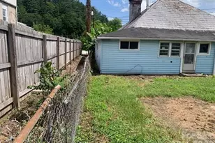28 W Chestnut St, Rosman, NC 28712 - Photo 4