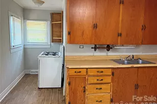 514 S Avon St, Gastonia, NC 28054 - Photo 8