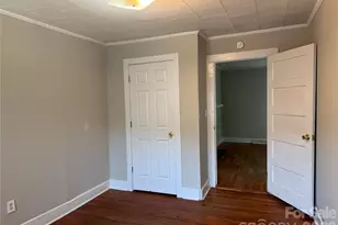 514 S Avon St, Gastonia, NC 28054 - Photo 4
