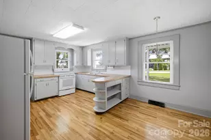 825 21st St Dr SE, Hickory, NC 28602 - Photo 10