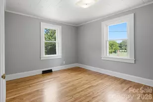 825 21st St Dr SE, Hickory, NC 28602 - Photo 16
