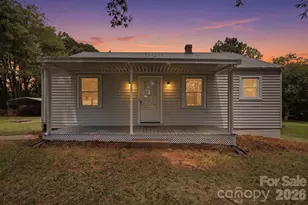 825 21st St Dr SE, Hickory, NC 28602 - Photo 2