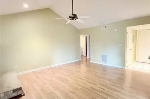 5839 Harris Grove Ln, Charlotte, NC 28212 - Photo 6