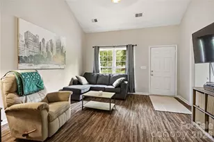 6355 Windsor Gate Ln, Charlotte, NC 28215 - Photo 6