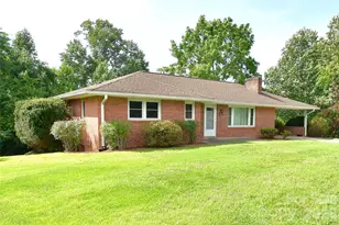 605 S Buena Vista Dr, Hendersonville, NC 28792 - Photo 1