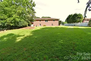 605 S Buena Vista Dr, Hendersonville, NC 28792 - Photo 32