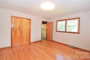 605 S Buena Vista Dr, Hendersonville, NC 28792 - Photo 12