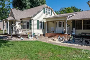 2504 Brentwood Cir, Lenoir, NC 28645 - Photo 2