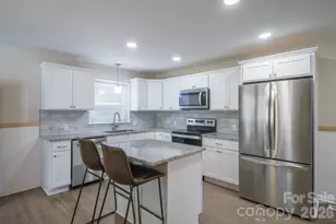 200 Point Cir, Belmont, NC 28012 - Photo 4