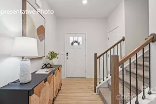 676 13th Ave Dr NE, Hickory, NC 28601 - Photo 2