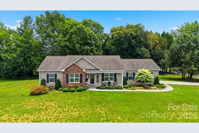 2404 23rd Street Drive NE, Hickory, NC 28601 - Photo 2