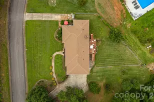 100 Oakridge Dr, Morganton, NC 28655 - Photo 4