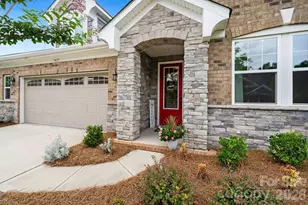 9427 Liberty Hill Dr, Charlotte, NC 28227 - Photo 2