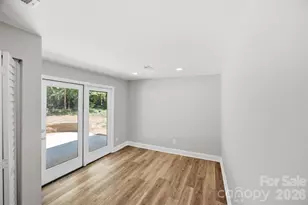 8223 Knollwood Cir, Charlotte, NC 28213 - Photo 16