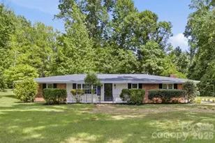 8223 Knollwood Cir, Charlotte, NC 28213 - Photo 2
