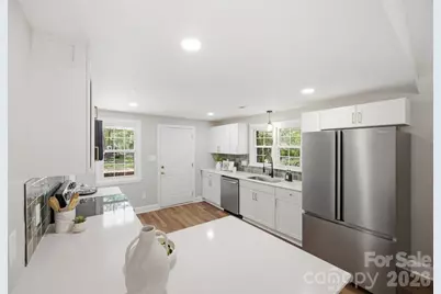 8223 Knollwood Circle, Charlotte, NC 28213 - Photo 4