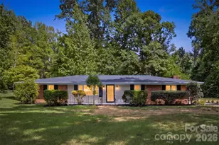 8223 Knollwood Cir, Charlotte, NC 28213 - Photo 1