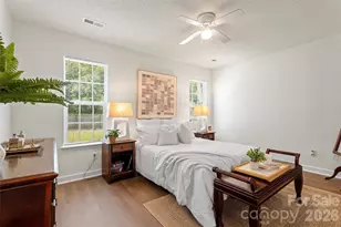 8019 Shiny Meadow Ln, Charlotte, NC 28215 - Photo 14