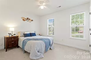8019 Shiny Meadow Ln, Charlotte, NC 28215 - Photo 10