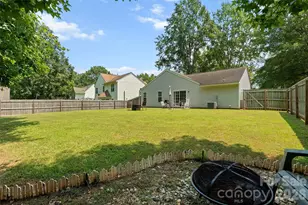 8019 Shiny Meadow Ln, Charlotte, NC 28215 - Photo 30