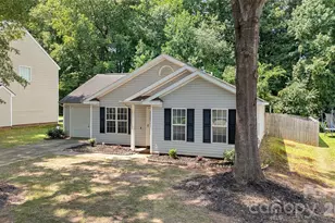 8019 Shiny Meadow Ln, Charlotte, NC 28215 - Photo 4
