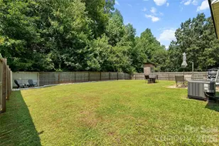8019 Shiny Meadow Ln, Charlotte, NC 28215 - Photo 28