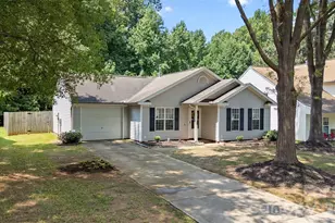 8019 Shiny Meadow Ln, Charlotte, NC 28215 - Photo 2