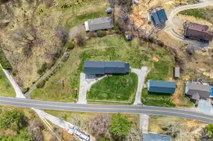 1086 Carters Ridge Rd, Spruce Pine, NC 28777 - Photo 2