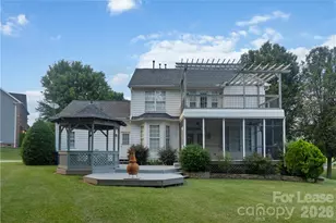 8230 Glamorgan Ln, Matthews, NC 28104 - Photo 2