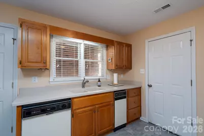 537 Camrose Circle NE, Concord, NC 28025 - Photo 4