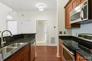 300 W 5th St, Charlotte, NC 28202 - Photo 8