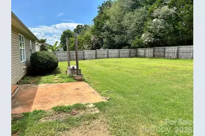 2042 Rocketts Way, Newton, NC 28658 - Photo 2