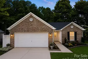 212 Chestnut Ave, Tega Cay, SC 29708 - Photo 2