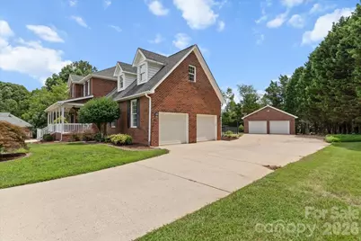 136 Summerchase Lane, Mooresville, NC 28117 - Photo 2
