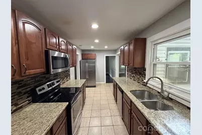 449 N Center Street, Statesville, NC 28677 - Photo 2