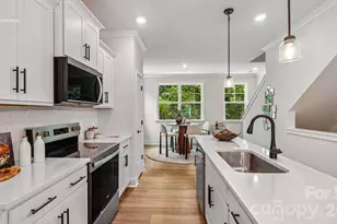 821 Hammers Ln, Charlotte, NC 28205 - Photo 10