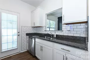 6005 Guildford Hill Ln, Charlotte, NC 28215 - Photo 12