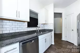 6005 Guildford Hill Ln, Charlotte, NC 28215 - Photo 14