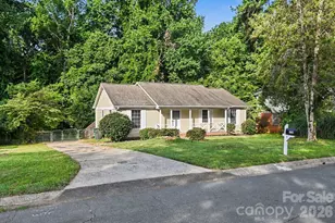2726 Meadowcliff Dr, Charlotte, NC 28215 - Photo 2