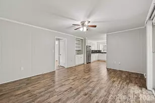 2726 Meadowcliff Dr, Charlotte, NC 28215 - Photo 8