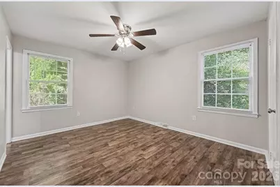 2726 Meadowcliff Drive, Charlotte, NC 28215 - Photo 10