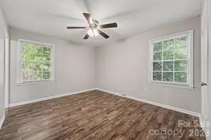 2726 Meadowcliff Dr, Charlotte, NC 28215 - Photo 10