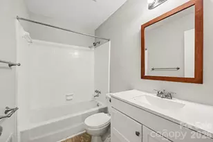 2726 Meadowcliff Dr, Charlotte, NC 28215 - Photo 16
