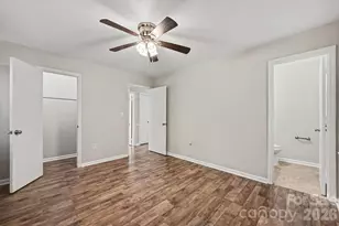 2726 Meadowcliff Dr, Charlotte, NC 28215 - Photo 12