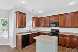 502 Drayton Hall Blvd, Duncan, SC 29334 - Photo 6