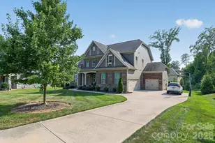 1016 Kara Ct, Matthews, NC 28104 - Photo 2